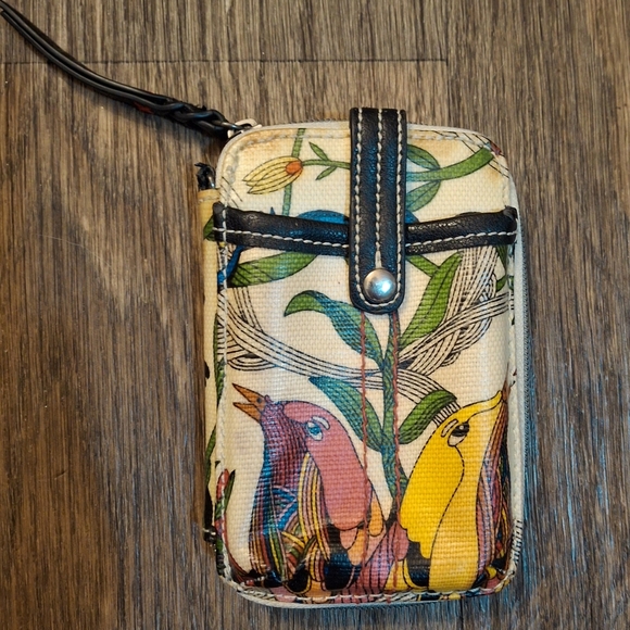 The Sakroots Peace Crossbody Wallet. - Picture 2 of 15